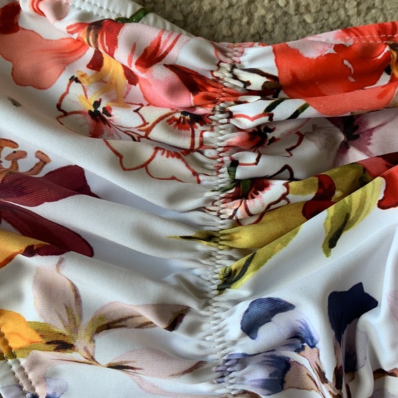 Bathing suit - Picture 3 of 3